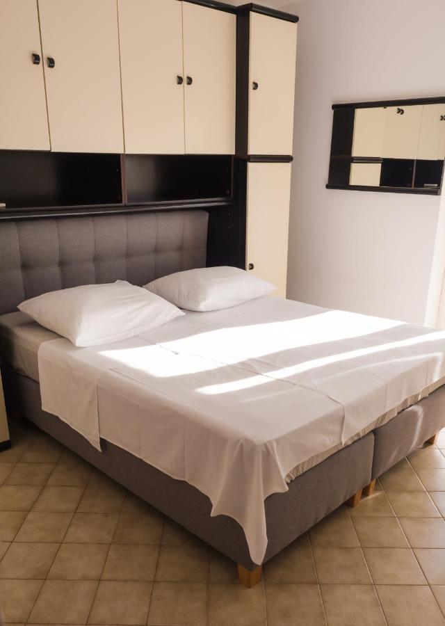 Apartments Anita 1 Barbat na Rabu Kültér fotó